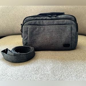 Lug Scoop Crossbody Bag - Heather Gray